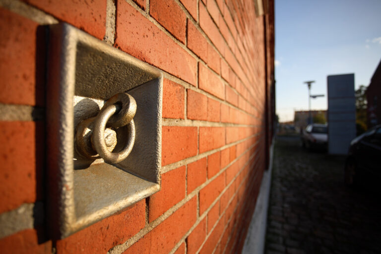 Richtfest am Interdisziplinären Zentrum für Nanostrukturierte Filme (IZNF)