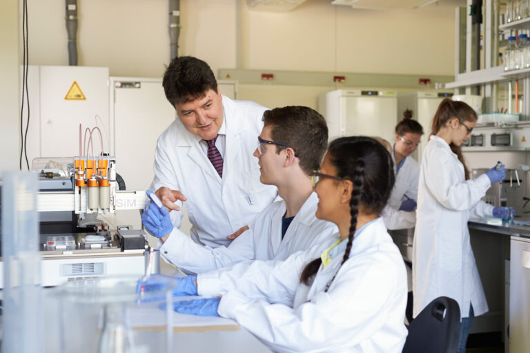 FAU punktet mit grüner Mobilität, Immunologie und Polymerforschung