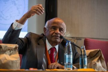 Spezial Brown Bag Break mit dem FAU-Botschafter Prof. Bhargava (Bild: FAU/ Georg Pöhlein)