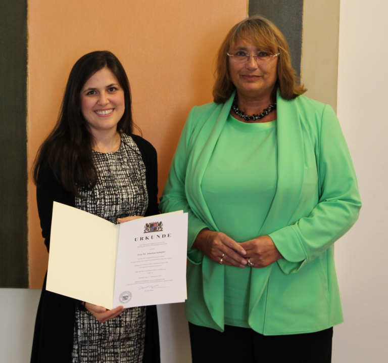 Dr.-Ing. Johanna Schöpfer für ihre hervorragende Promotion durch StMBW ausgezeichnet