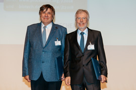 Zum Artikel "Prof. i. R. Dr. Wolfgang Arlt und Prof. Dr.-Ing. Wolfgang Peukert wurden ausgezeichnet"