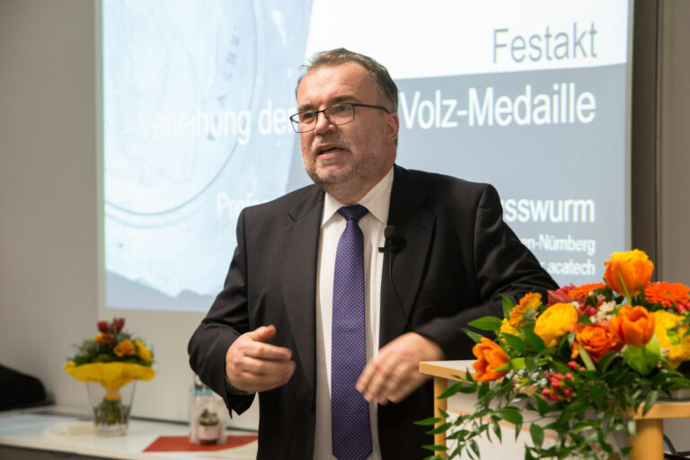 Prof. Russwurm erhält Helmut Volz-Medaille
