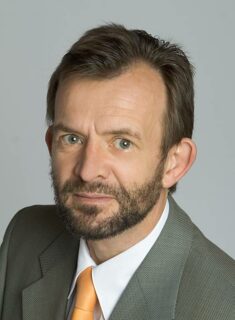 Professor Kellermann, IEEE Fellow