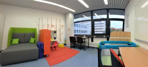 Zum Artikel "Neues Familienzimmer am Südgelände der Technischen Fakultät in Erlangen eröffnet"