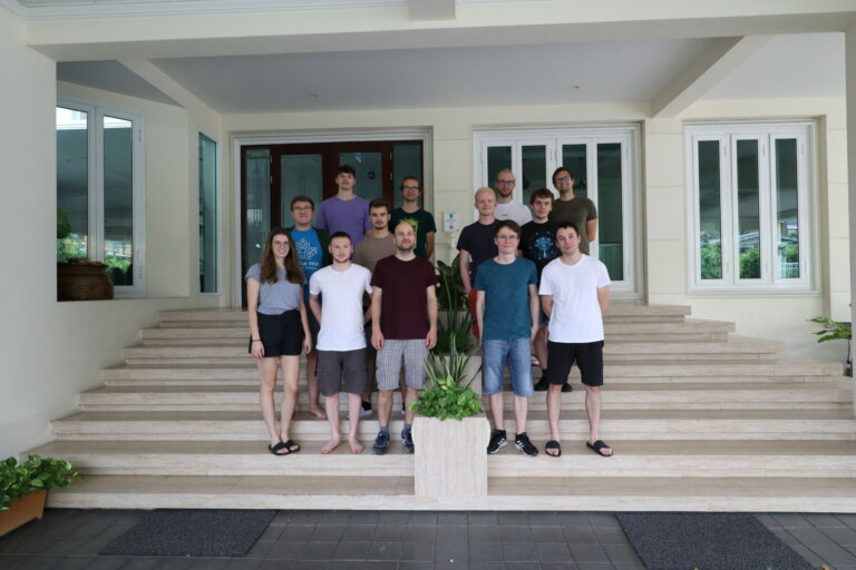 Wenn Roboter in Bangkok kicken