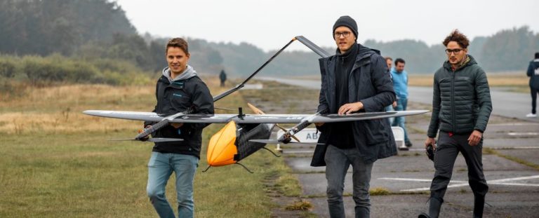 FAU Studierende gewinnen internationale New Flying Competition