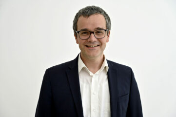 Portraitfoto von Prof. Dr. Bastian Etzold