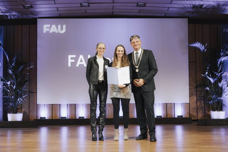 Angelika Thalmayer erhält FAU-Lehrpreis für Nachwuchswissenschaftler 2024