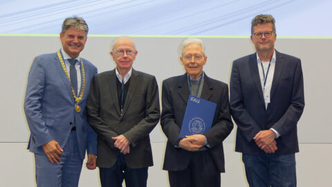 Zum Artikel "Ehrendoktorwürde für Professor Renato De Mori"