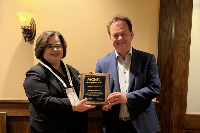 Prof. Matthias Thommes erhält Clarence (Larry) G. Gerhold Award