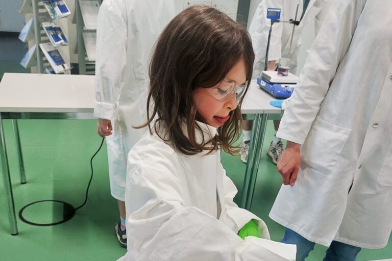 Spannende Einblicke in die Abwasserreinigung bei der KinderUni